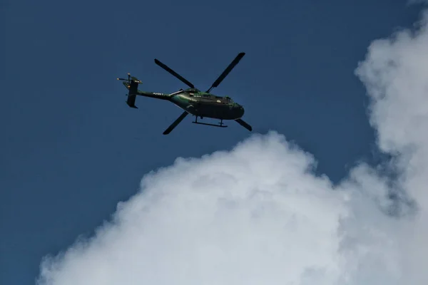 September 2023 Srinagar Kashmir India Indian Army Helicopter Hovers Gun — Stock Photo, Image