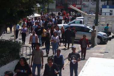 19 Eylül 2023, Nezahualcyotl, Meksika: Nezahualcyotl, Guerrero 'daki belediye sarayında 8.0 büyüklüğünde bir deprem hipotezi hipotezi ile insanlar ikinci ulusal tatbikat 2023' te katılırlar.