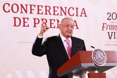 20 Eylül 2023, Mexico City, Meksika: Meksika Başkanı Andres Manuel Lopez Obrador, Ulusal Saray 'da gazetecilerin önünde günlük basın toplantısı sırasında konuşuyor.