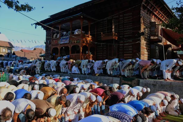 2023 Szeptember Srinagar Kasmír India Muszlimok Éves Gyülekezeti Imákat Ajánlanak — Stock Fotó