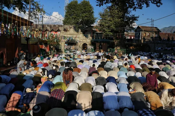 Septiembre 2023 Srinagar Cachemira India Los Musulmanes Ofrecen Oraciones Congregacionales —  Fotos de Stock
