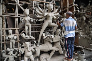 26 Eylül 2023, Howrah, Hindistan: Hindu Tanrıça Durga 'nın Clay putu, her yıl düzenlenen Durga puja' nın hazırlık aşamasında.