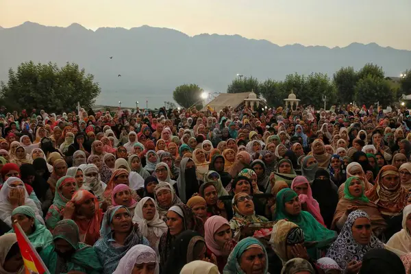 Srinagar Kashmir India Settembre Donne Musulmane Del Kashmir Pregano Mentre — Foto Stock