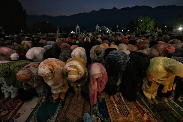 Srinagar Kaszmir Indie Września 2023 Kaszmirskie Muzułmanki Modlą Się Podczas — Zdjęcie stockowe
