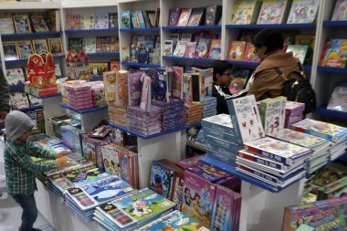 15 Ekim 2023, Mexico City, Mexico: Meksika Zocalo Uluslararası Zocalo Kitap Fuarı ziyaretçileri