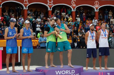 15 Ekim 2023, Tlaxcala, Meksika: (L-R) Gümüş madalya sahibi David Hman ve İsveçli Jonatan Hellvig, Altın madalya sahibi Ondrej Perusiç ve Çek ve Bronz madalya sahibi Bartosz Losiak ile Polonyalı Michal Bryl