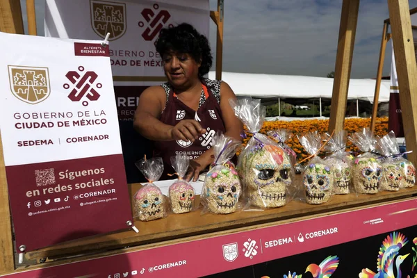 Oktober 2023 Mexiko Stadt Mexiko Ein Amaranthproduzent Verkauft Amaranthschädel Auf — Stockfoto