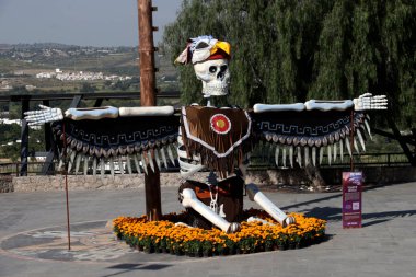 20 Ekim 2023, Puebla Eyaleti, Meksika: Puebla eyaletinde Atlixco belediyesinde çeşitli karakterleri temsil eden anıtsal katrinalar