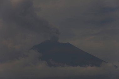 20 Ekim 2023, Puebla eyaleti, Meksika: Puebla eyaleti Atlixco belediyesinden görülen Popocatepetl volkanı