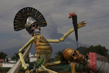 20 Ekim 2023, Puebla Eyaleti, Meksika: Puebla eyaletinde Atlixco belediyesinde çeşitli karakterleri temsil eden anıtsal katrinalar