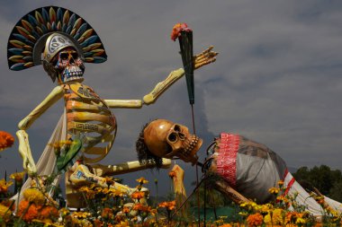 20 Ekim 2023, Puebla Eyaleti, Meksika: Puebla eyaletinde Atlixco belediyesinde çeşitli karakterleri temsil eden anıtsal katrinalar