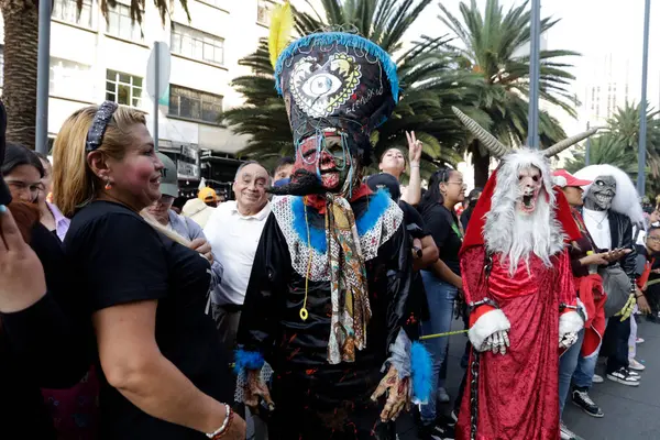 Octombrie 2023 Mexico City Mexic Sute Oameni Îmbrăcați Zombi Participă — Fotografie, imagine de stoc