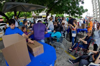 22 Ekim 2023, Zulia, Venezuela: 2024 cumhurbaşkanlığı seçimlerinde Cumhurbaşkanı Nicols Maduro ile karşılaşacak adayı seçmek için muhalefet partisinin oy sandıklarına katılan Venezuela seçmenleri