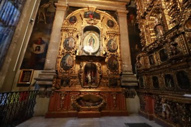 Meksika, Mexico City 'de 25 Ekim 2023 Azizler ve Ruhlar Kilisesi' nin bir parçası olarak Mexico City Metropolitan Katedrali 'nde yapılan sergi.