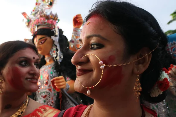 Ottobre 2023 Calcutta India Devoti Immersione Idolo Della Dea Durga — Foto Stock