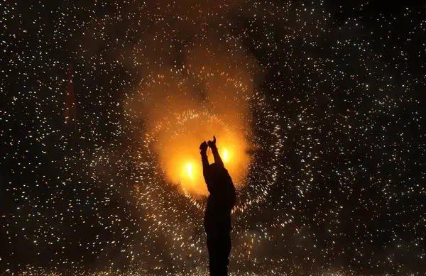 October 2023 Srinagar Kashmir India Person Seen Fireworks Effigies Mythic — Stock Photo, Image