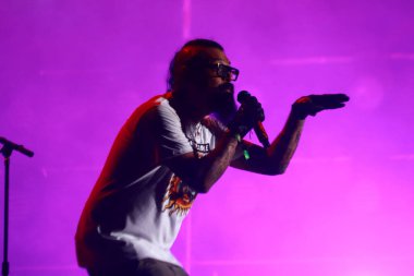 28 Ekim 2023, Mexico City: Meksikalı grup Panteon Rococo 'nun Dr. Shenka vokalisti, Meksikalı grup Panteon Rococo' nun Parque Bicentenario 'daki kariyerinin 28 yılını kutlamak amacıyla 