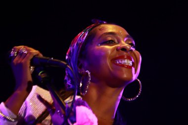 28 Ekim 2023, Mexico City: İngiliz reggae şarkıcısı Hollie Cook, Meksikalı grup Panteon Rococo 'nun Parque Bicentenario' daki kariyerinin 28 yılını kutlamak için 