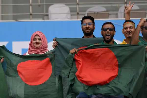 Octubre 2023 Kolkata India Los Aficionados Bangladesh Apoyan Equipo Durante —  Fotos de Stock
