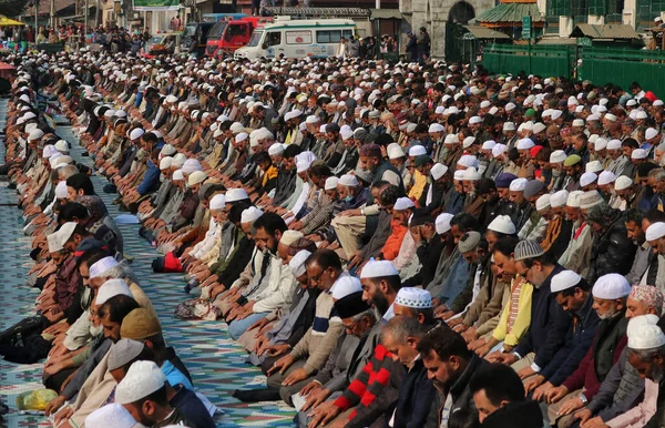 Października 2023 Srinagar Kaszmir Indie Kaszmirscy Muzułmanie Odmawiają Modlitwy Sanktuarium — Zdjęcie stockowe
