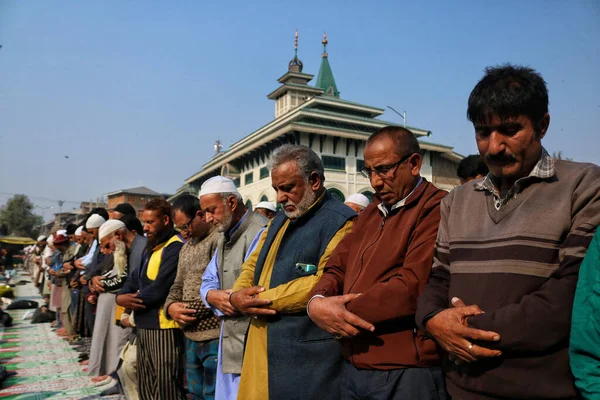Października 2023 Srinagar Kaszmir Indie Kaszmirscy Muzułmanie Odmawiają Modlitwy Sanktuarium — Zdjęcie stockowe