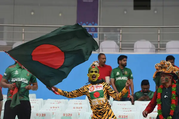 Octubre 2023 Kolkata India Los Aficionados Bangladesh Apoyan Equipo Durante — Foto de Stock