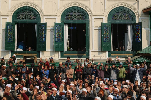 Октября 2023 Года Шринагар Кашмир Индия Мусульманские Преданные Молятся Пределами — стоковое фото