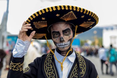 29 Ekim 2023, Oaxaca de Jurez, Meksika: İnsanlar Oaxaca 'daki 45' ten fazla mahalle ve topluluktan Comparsas eşliğinde Ölüler Günü geçit törenine katılıyor.