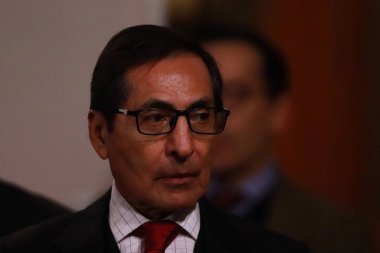 1 Kasım 2023 Mexico City, Rogelio Ramirez de la O, Ulusal Saray 'da gazetecilerin önünde düzenlenen Andres Manuel Lopez Obrador brifing konferansı sırasında maliye bakanı ve kamu kredisi.