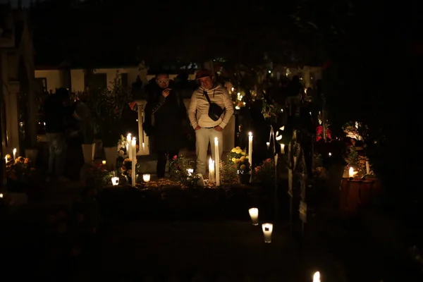 November 2023 Mexico City Mexico Families Decorate Graves Loved Ones — Stock Photo, Image