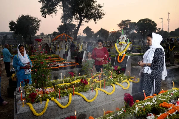 Kasım 2023 Kolkata Hindistan Hıristiyan Dindarlar Kolkata Daki Ruhlar Günü — Stok fotoğraf