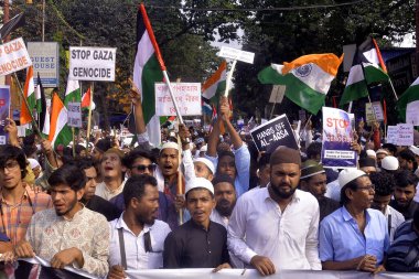 3 Kasım 2023, Kolkata, Hindistan: İsrail 'in Gazze' ye saldırısını protesto etmek amacıyla düzenlenen mitingde Müslüman aktivistler yer aldı