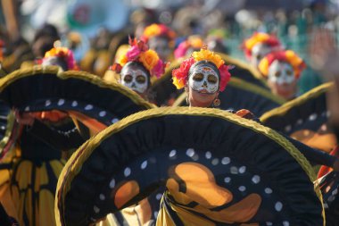 4 Kasım 2023, Mexico City, Meksika: Ölüler Günü 'nün bitişi vesilesiyle Reforma Bulvarı' nda düzenlenen 8.