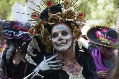 4 Kasım 2023, Mexico City, Meksika: Ölüler Günü 'nün bitişi vesilesiyle Reforma Bulvarı' nda düzenlenen 8.