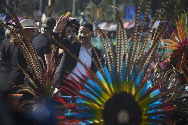 2023年11月4日 墨西哥城 政府首脑马蒂 巴特雷斯 Marti Batres 在改革大道 Reforma Avenue 举行的第8届大型死亡游行日 — 图库照片