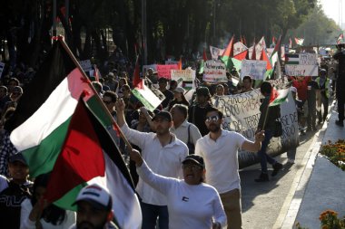 5 Kasım 2023, Mexico City, Meksika: Binlerce insan Filistin 'in Filistin halkına karşı ateşkes talebiyle yürüttüğü yürüyüşe katıldı