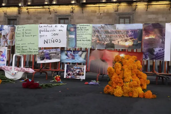 5 Kasım 2023, Mexico City, Meksika: Binlerce insan Filistin 'in Filistin halkına karşı ateşkes talebiyle yürüttüğü yürüyüşe katıldı