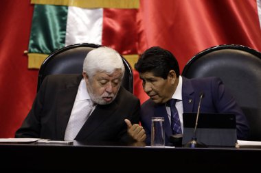 7 Kasım 2023, Mexico City, Meksika: Avukat Rafael Arcangel Berrocal ve Tercer Milenio 'nun müdürü ve gazeteci UFO fenomeni Jaime Maussan, Meksika' nın İkinci Tanımlanamayan Anormal Olağanüstü Duruşması 'nda uzmanlaşmışlardı.