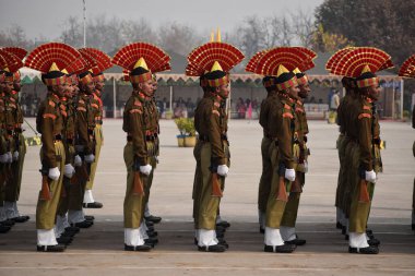 09 Kasım 2023, Srinagar Kashmir, Hindistan: Hindistan Sınır Güvenlik Gücü 'nün (BSF) yeni üyeleri, Srinagar' ın dışındaki Humhama 'da düzenlenen geçit töreninde yer aldı.
