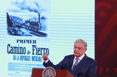 8 Kasım 2023, Mexico City, Meksika: Meksika Başkanı Andres Manuel Lopez Obrador, Ulusal Saray 'da basın önünde basın toplantısı düzenledi.