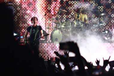 8 Kasım 2023 Mexico City 'de. Fransız death metal grubu 'Gojira' nın üyesi Joe Duplantier, Olimpik Velodrome 'daki Mega Monsters turnesi sırasında konser verdi.