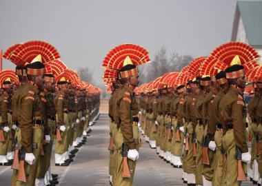 09 Kasım 2023, Srinagar Kashmir, Hindistan: Hindistan Sınır Güvenlik Gücü 'nün (BSF) yeni üyeleri, Srinagar' ın dışındaki Humhama 'da düzenlenen geçit töreninde yer aldı.