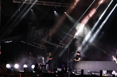 8 Kasım 2023 Mexico City 'de. Fransız death metal grubu 'Gojira' nın üyesi Christian Andreu, Olimpik Velodrome 'daki Mega Monsters turnesi sırasında konser verdi.