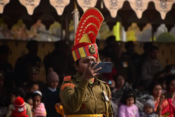 November 2023 Srinagar Kaschmir Indien Eine Soldatin Der Indischen Grenzschutztruppe — Stockfoto
