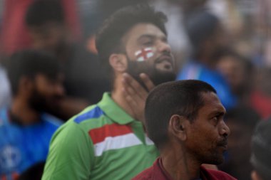 11 Kasım, Kolkata, Hindistan: 2023 ICC Dünya Erkekler Kriket Kupası karşılaşmasında taraftarlar Eden Gardens Stadyumu 'nda İngiltere ile Pakistan arasında görüldü.