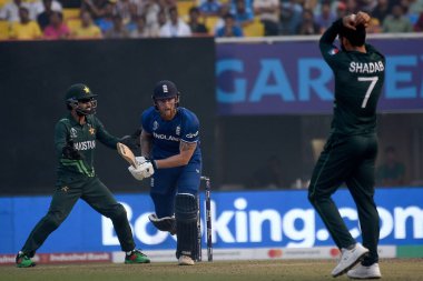 11 Kasım, Kolkata, Hindistan: İngiliz Ben Stokes, Eden Gardens Stadyumu 'nda İngiltere ile Pakistan arasında oynanan 2023 ICC Dünya Erkekler Kriket Kupası karşılaşmasında atış yaptı.