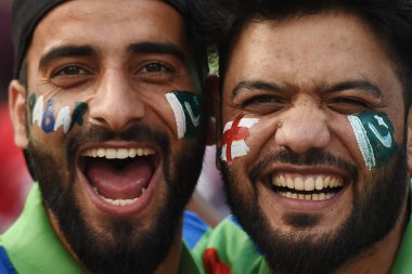 11 Kasım, Kolkata, Hindistan: 2023 ICC Dünya Erkekler Kriket Kupası karşılaşmasında taraftarlar Eden Gardens Stadyumu 'nda İngiltere ile Pakistan arasında görüldü.