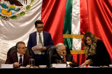 14 Kasım 2023, Mexico City, Meksika Federal Temsilcisi Maria Josefina Gamboa Torales Federal Elektrik Komisyonu Başkanı Manuel Barttlet Mexico City Temsilciler Meclisi 'nde...