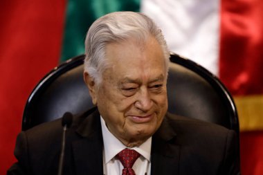 14 Kasım 2023, Mexico City Federal Elektrik Komisyonu Başkanı Manuel Barttlet Diaz Mexico City 'deki Temsilciler Meclisi' ne geldi.