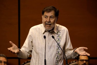 14 Kasım 2023, Mexico City, Meksika Federal Temsilcisi Gerardo Fernandez Noroa Federal Elektrik Komisyonu Başkanı Manuel Barttlet Mexico City Temsilciler Meclisi 'nde.